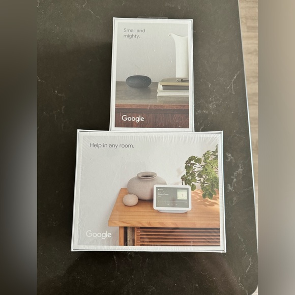 Google Nest Hub (2nd gen) and Google Nest Mini - Picture 3 of 6